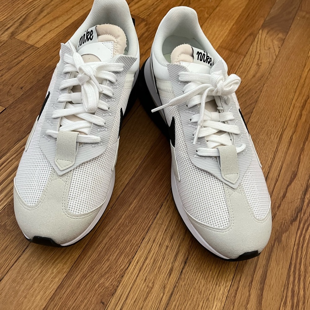 Nike Air Max Pre-Day White/ Black/ Phonton Dust Size 11.5